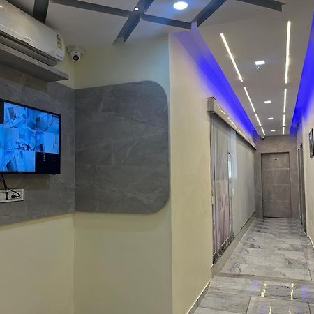 Hotel Sunrise Vadodara Bagian luar foto