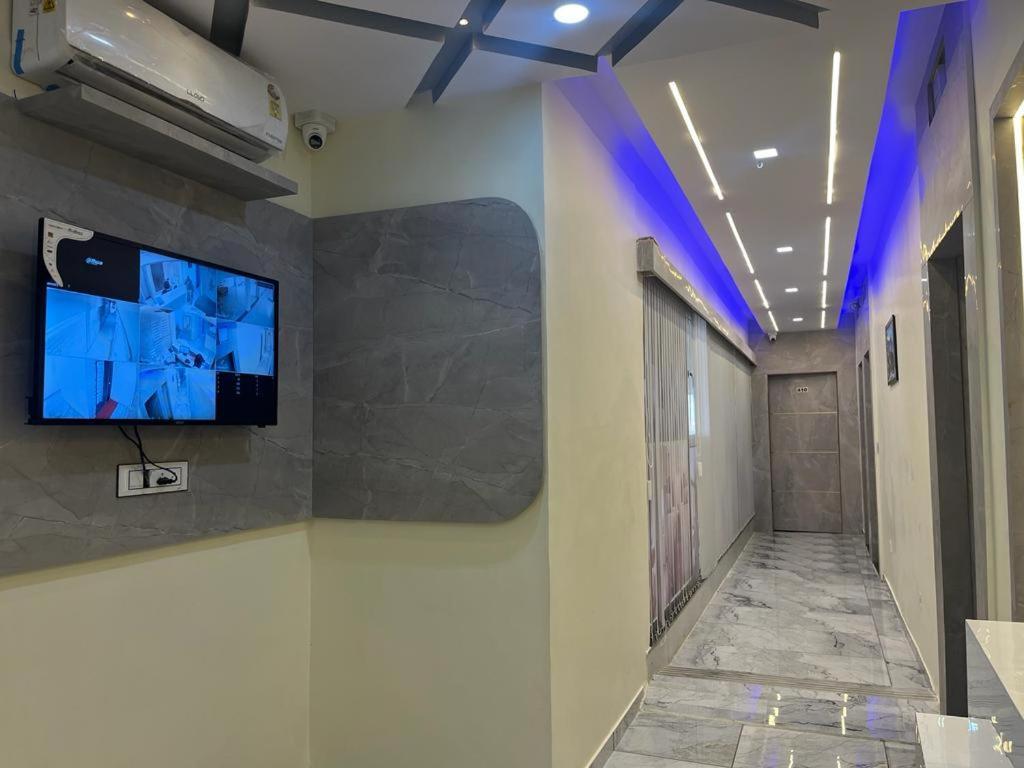 Hotel Sunrise Vadodara Bagian luar foto
