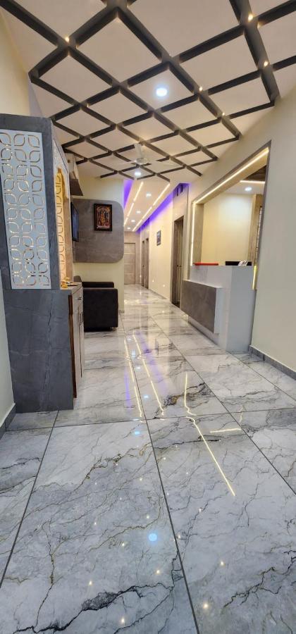 Hotel Sunrise Vadodara Bagian luar foto