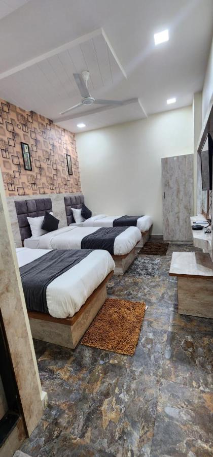 Hotel Sunrise Vadodara Bagian luar foto