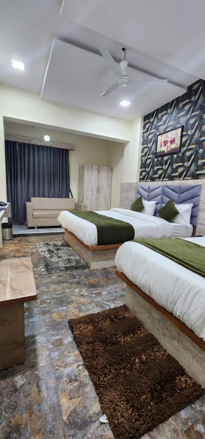 Hotel Sunrise Vadodara Bagian luar foto