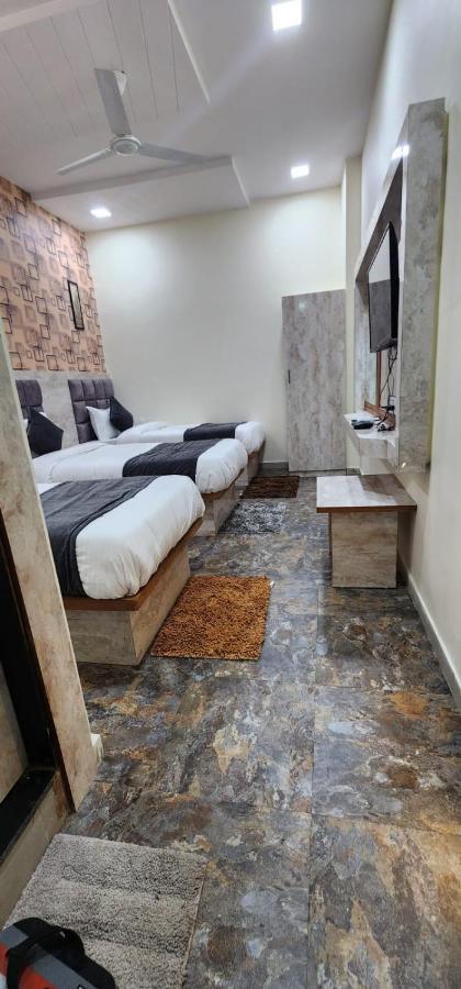 Hotel Sunrise Vadodara Bagian luar foto