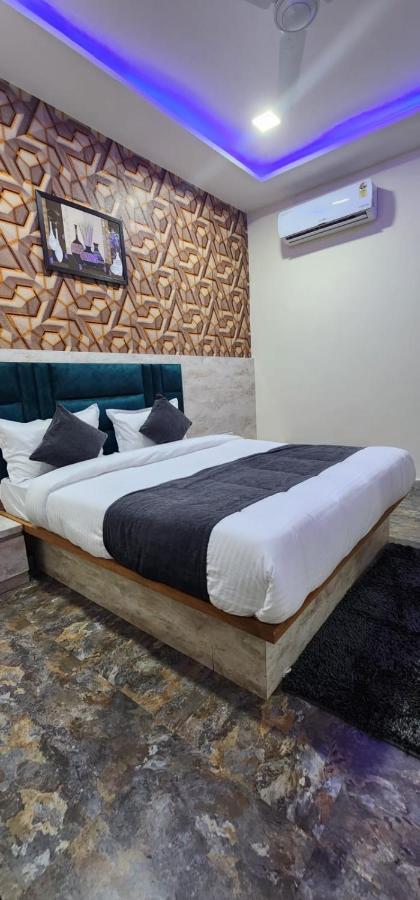 Hotel Sunrise Vadodara Bagian luar foto