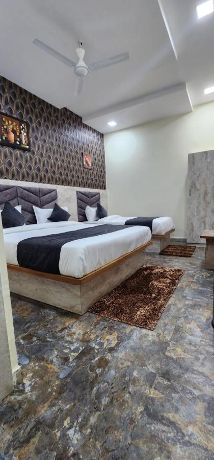 Hotel Sunrise Vadodara Bagian luar foto