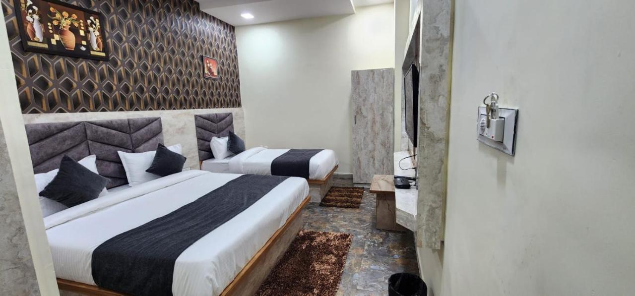 Hotel Sunrise Vadodara Bagian luar foto