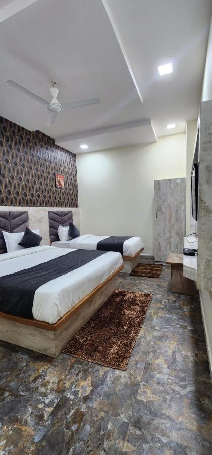 Hotel Sunrise Vadodara Bagian luar foto